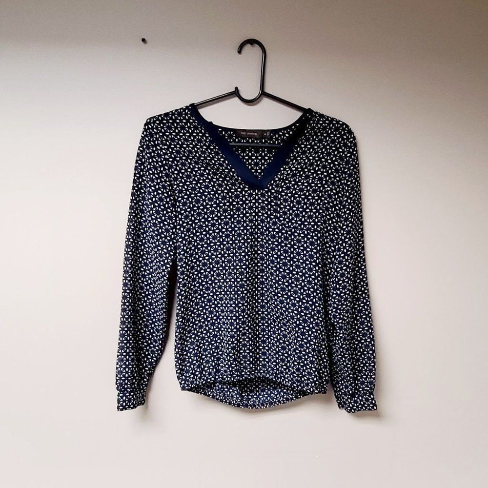 Women's Blouse Long Sleeve V-Neck See Through Pattern NWOT